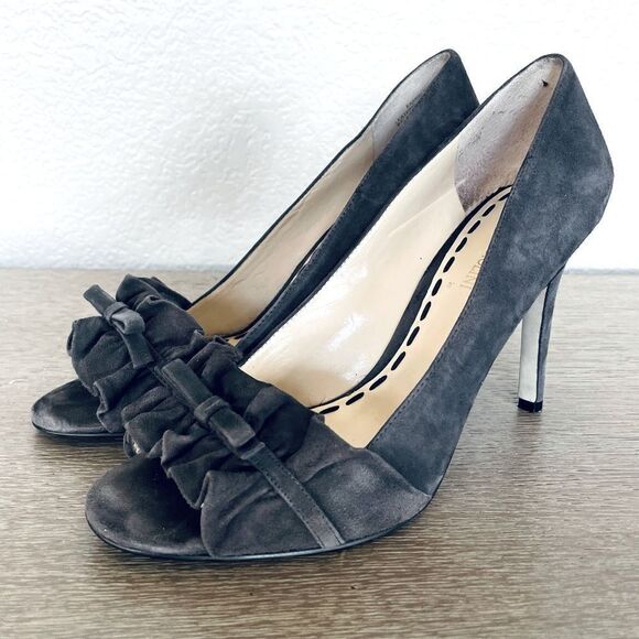 Enzo Angiolini Gray Suede Ruffle Toe High Heels Stilettos 8.5 - Picture 1 of 7